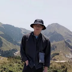 張均谷 照片